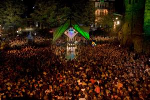 Oude Markt in Enschede wordt Grolsch-groen 